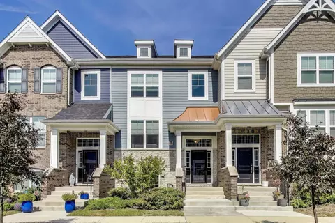 1976 Kingsley Cir, Northbrook, IL 60062