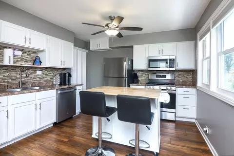 Kitchen - 417 Hyde Park Ave, Hillside, IL 60162 photo 1 of 4