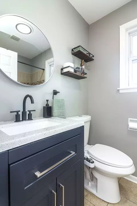 Bath - 417 Hyde Park Ave, Hillside, IL 60162 photo 2 of 2