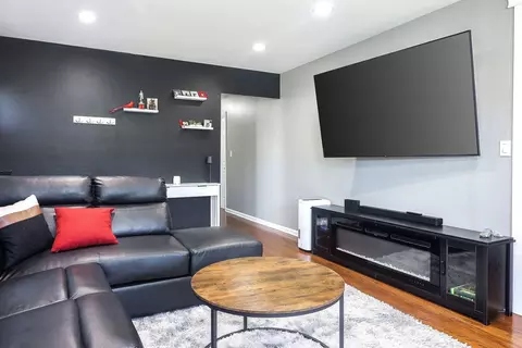Living - 417 Hyde Park Ave, Hillside, IL 60162 photo 2 of 3