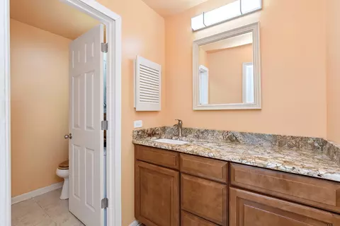 Bath - 16 W540 Lake Dr #9-104, Willowbrook, IL 60527 photo 1 of 2