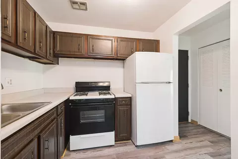 Kitchen - 16 W540 Lake Dr #9-104, Willowbrook, IL 60527 photo 1 of 2