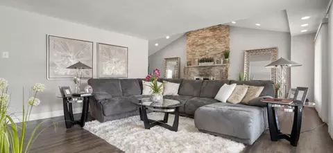 1735 Highland Blvd, Hoffman Estates, IL 60169 photo 4