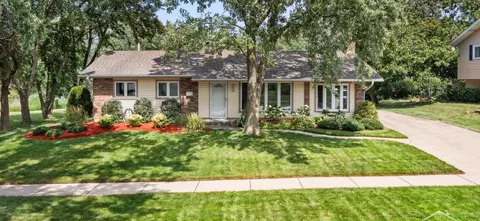 1735 Highland Blvd, Hoffman Estates, IL 60169 photo 2