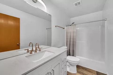 Bath - 4215 Bluegrass Ln, Plainfield, IL 60586 photo 4 of 4