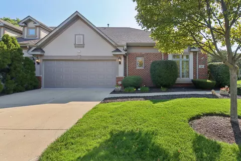 38 Shadow Creek Cir, Palos Heights, IL 60463