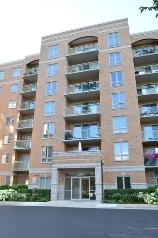 6815 N Milwaukee Ave #604, Niles, IL 60714