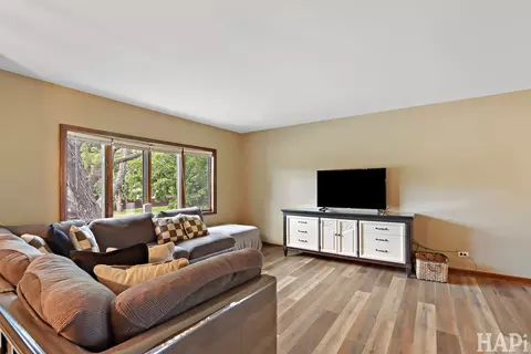 Living - 4708 Bonner Dr, Mchenry, IL 60050 photo 1 of 1