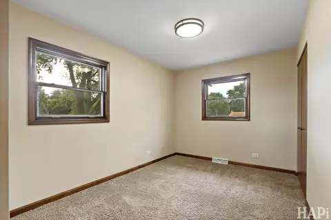 Bedroom - 4708 Bonner Dr, Mchenry, IL 60050 photo 2 of 2
