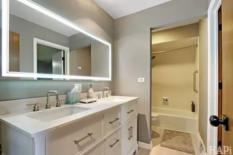 Bath - 4708 Bonner Dr, Mchenry, IL 60050 photo 1 of 1