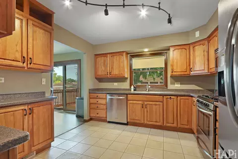 Kitchen - 4708 Bonner Dr, Mchenry, IL 60050 photo 2 of 4