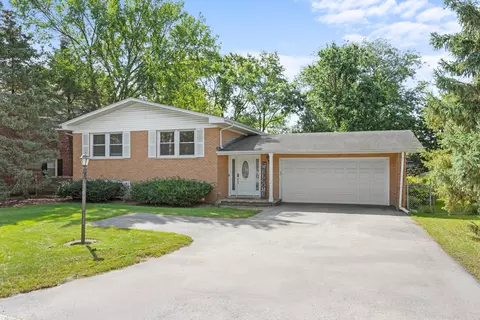 573 Maple Ave, Lisle, IL 60532