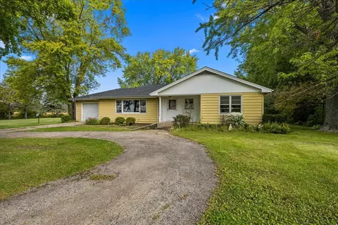 39 W258 Seavey Rd, Batavia, IL 60510
