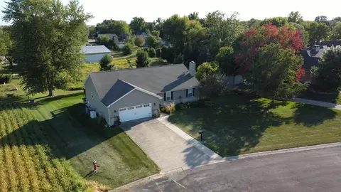 105 Placid Dr, Roanoke, IL 61561