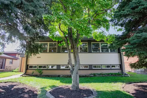 3819 W Greenleaf Ave, Lincolnwood, IL 60712