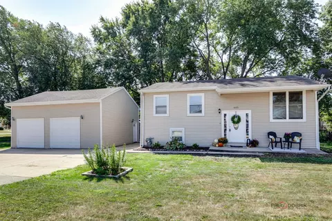 605 Clover Ln, Round Lake Beach, IL 60073
