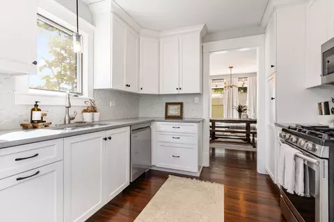 Kitchen - 19429 Wolf Rd, Mokena, IL 60448 photo 2 of 2