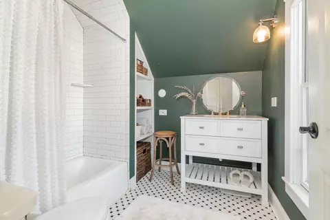 Bath - 19429 Wolf Rd, Mokena, IL 60448 photo 1 of 1