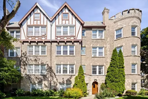 2302 W Farwell Ave #1, Chicago, IL 60645