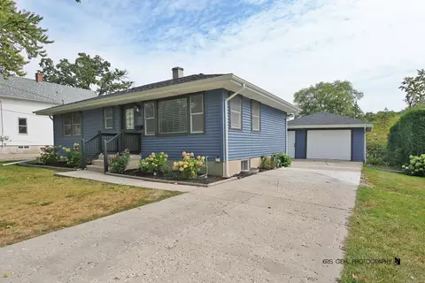 13 Lincoln Ave, Round Lake, IL 60073