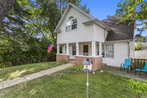 403 E State St, Mahomet, IL 61853