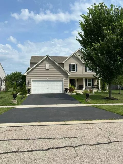 377 Fieldstone Dr, Woodstock, IL 60098