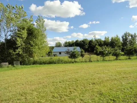 Exterior - 18250 Malvern Rd, Morrison, IL 61270 photo 6 of 23