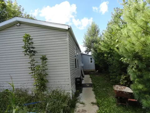 Exterior - 18250 Malvern Rd, Morrison, IL 61270 photo 3 of 23