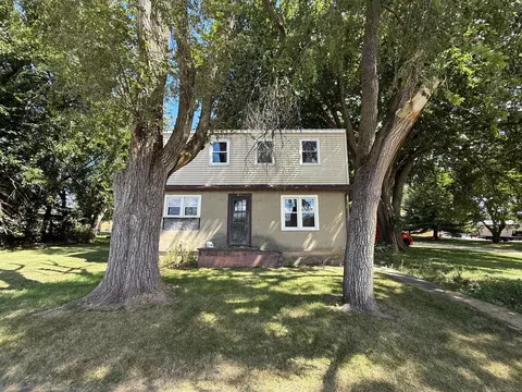 611 N Strong Ave, Spring Valley, IL 61362