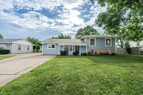 440 Huehl Rd, Northbrook, IL 60062