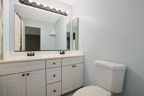 Bath - 1384 Northgate Dr, Bartlett, IL 60103 photo 2 of 3