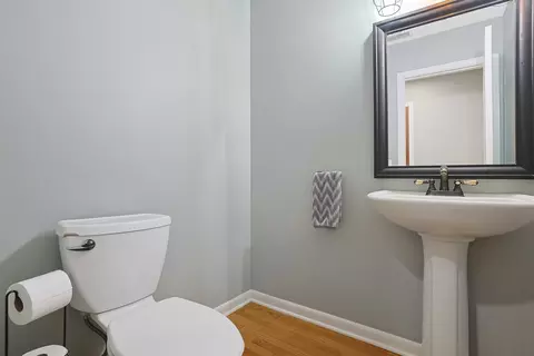 Bath - 1384 Northgate Dr, Bartlett, IL 60103 photo 1 of 3