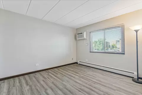 Living - 1279 Harding Ave #2B, Des Plaines, IL 60016 photo 5 of 6