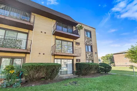 1279 Harding Ave #2B, Des Plaines, IL 60016