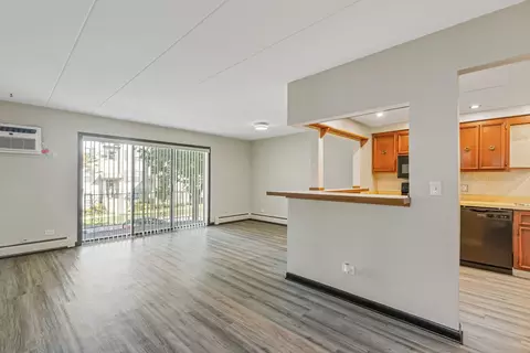 Living - 1279 Harding Ave #2B, Des Plaines, IL 60016 photo 4 of 6