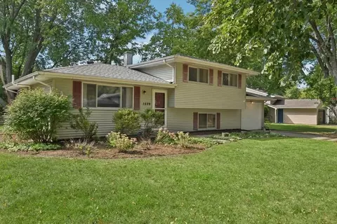 1529 Rita Ave, Saint Charles, IL 60174