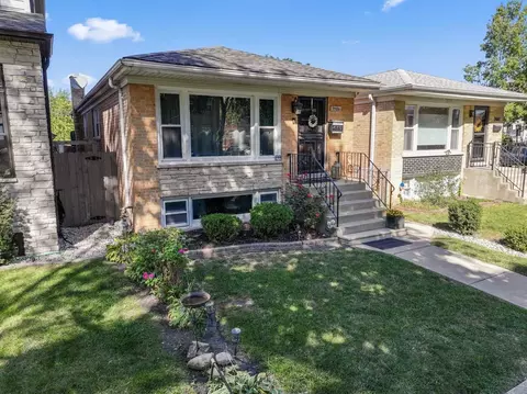 3904 W Eddy St, Chicago, IL 60618