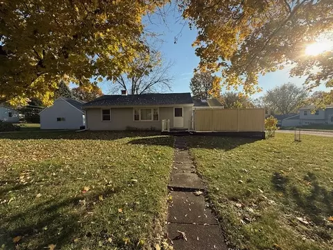 1004 Johnson Ave, Dixon, IL 61021