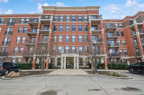 2335 W Belle Plaine Ave #211, Chicago, IL 60618