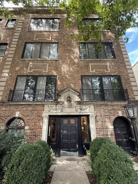 2422 W Lunt Ave #E1, Chicago, IL 60645