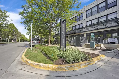 1111 W 15th St #224, Chicago, IL 60608