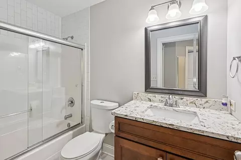 Bath - 4015 Tansy Rd, Aurora, IL 60504 photo 3 of 3