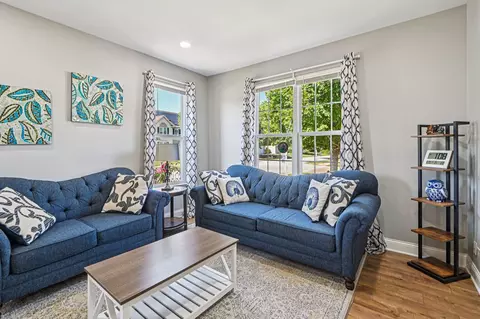Living - 4015 Tansy Rd, Aurora, IL 60504 photo 3 of 7