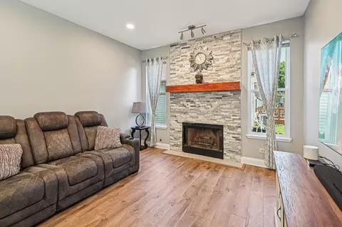 Living - 4015 Tansy Rd, Aurora, IL 60504 photo 6 of 7