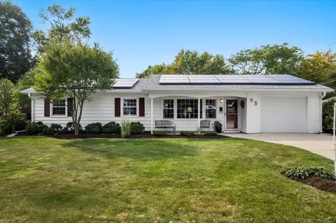 6 S Sycamore Ln, North Aurora, IL 60542