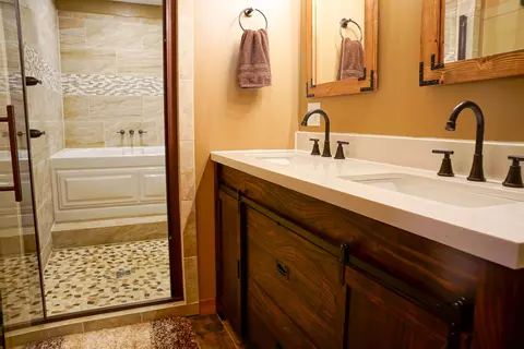 Bath - 3180 E North Rd, Morris, IL 60450 photo 1 of 3