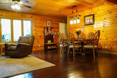 Dining - 3180 E North Rd, Morris, IL 60450 photo 1 of 1