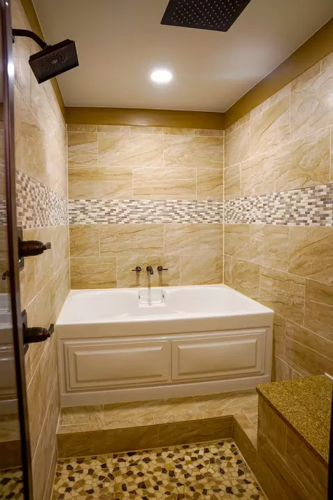 Bath - 3180 E North Rd, Morris, IL 60450 photo 2 of 3
