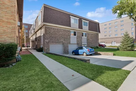 1363 Brown St #3C, Des Plaines, IL 60016