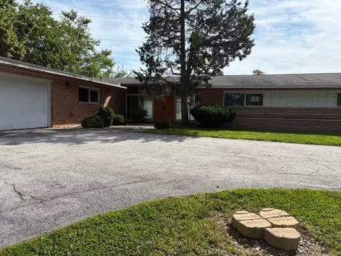 3363 S Manor Dr, Lansing, IL 60438